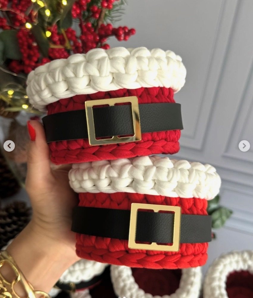 Cestas navideñas tejidas con diseño de Santa